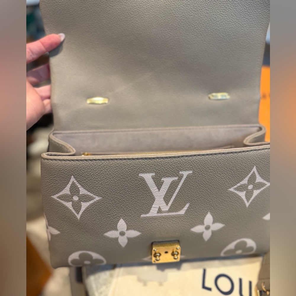Louis Vuitton Madeleine MM in Taupe Bicolor Leather - Picture 5 of 12